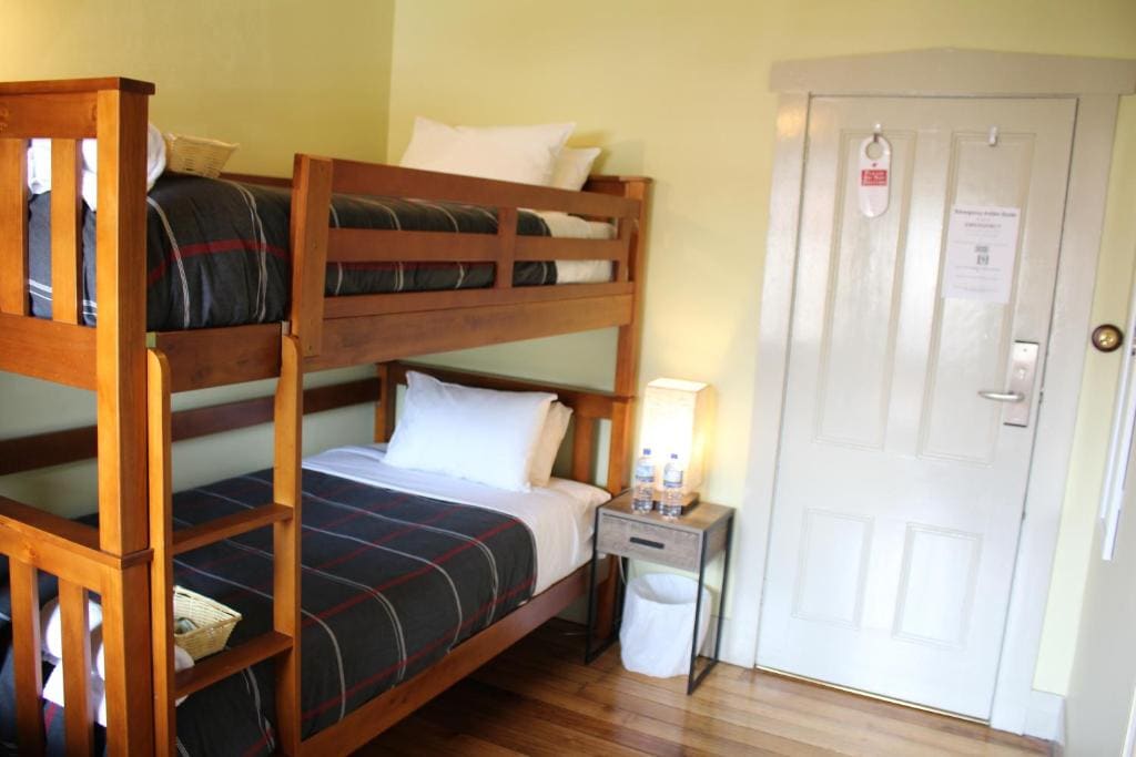 Twin Room with Shared Bathroom room - Image 3