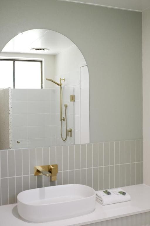 One-Bedroom Apartment room - Image 3