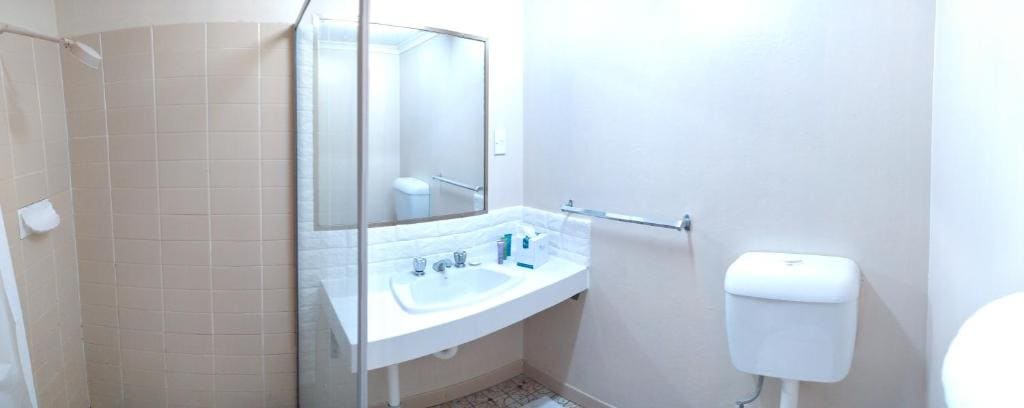 Economy Triple Room room - Image 3