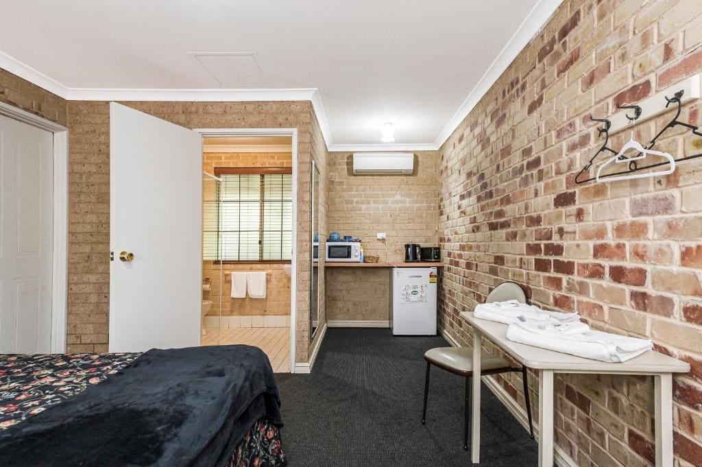 Bush Retreat Overnight Unit - No Pet Friendly room - Image 1