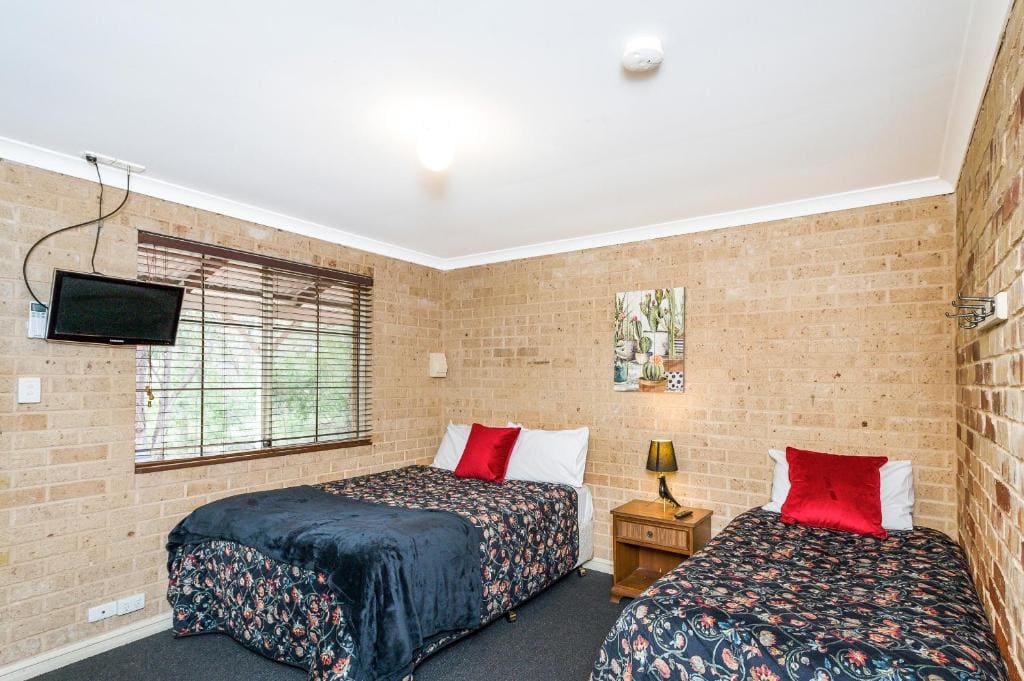 Bush Retreat Twin Share Unit - Not Pet Friendly room - Image 1