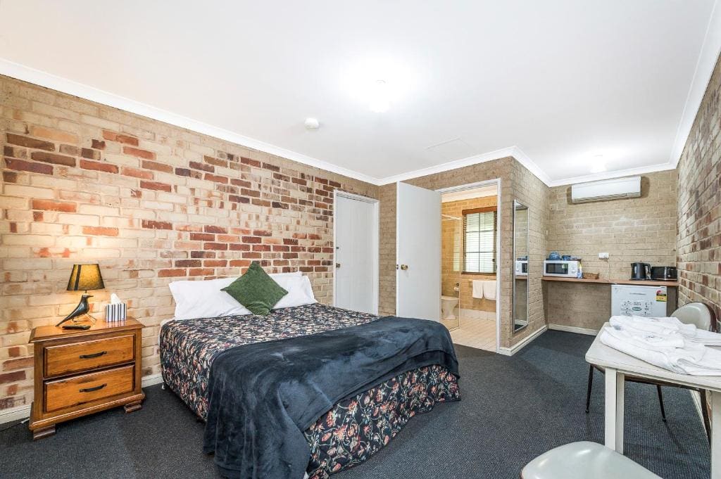 Bush Retreat Overnight Unit - No Pet Friendly room - Image 3