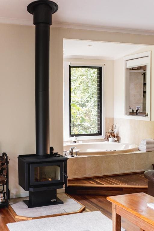 King Suite with Spa Bath room - Image 1