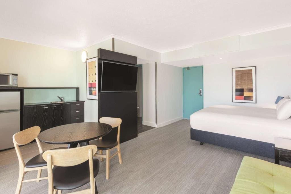 Deluxe King or Twin Studio with View room - Image 3