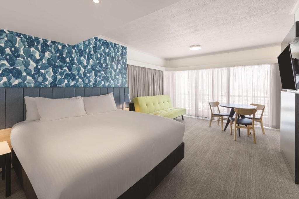 Deluxe King or Twin Studio with View room - Image 2