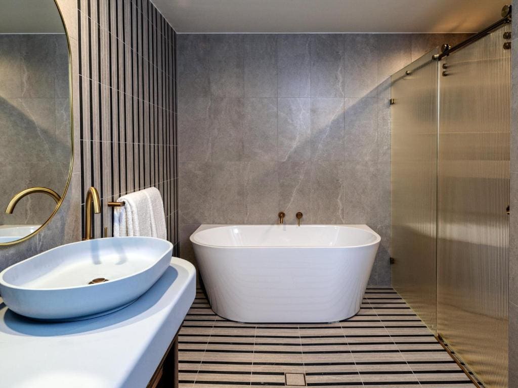 King Suite with City View room - Image 2