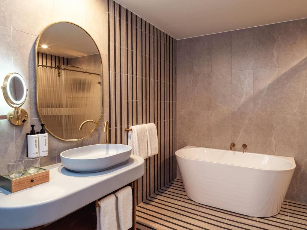King Suite with City View room - Image 3