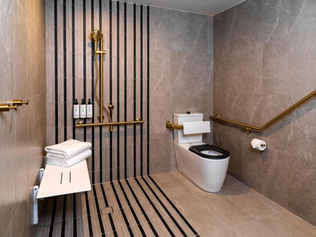 Premium King Room with Balcony - Accessible room - Image 1