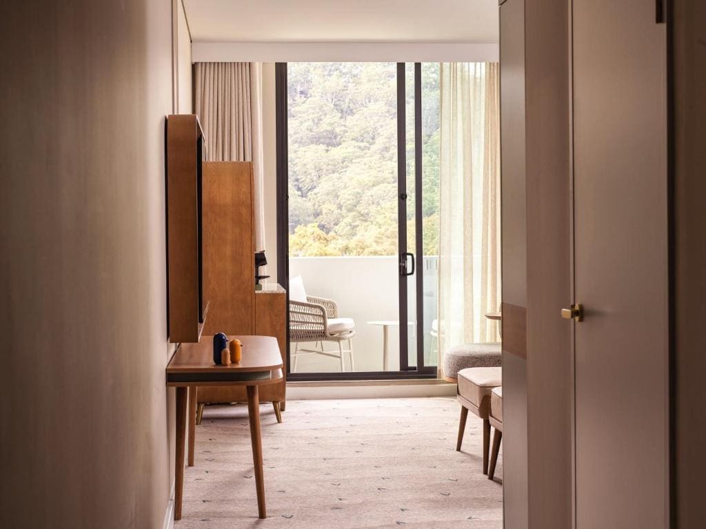 Premium King Room with Balcony room - Image 3