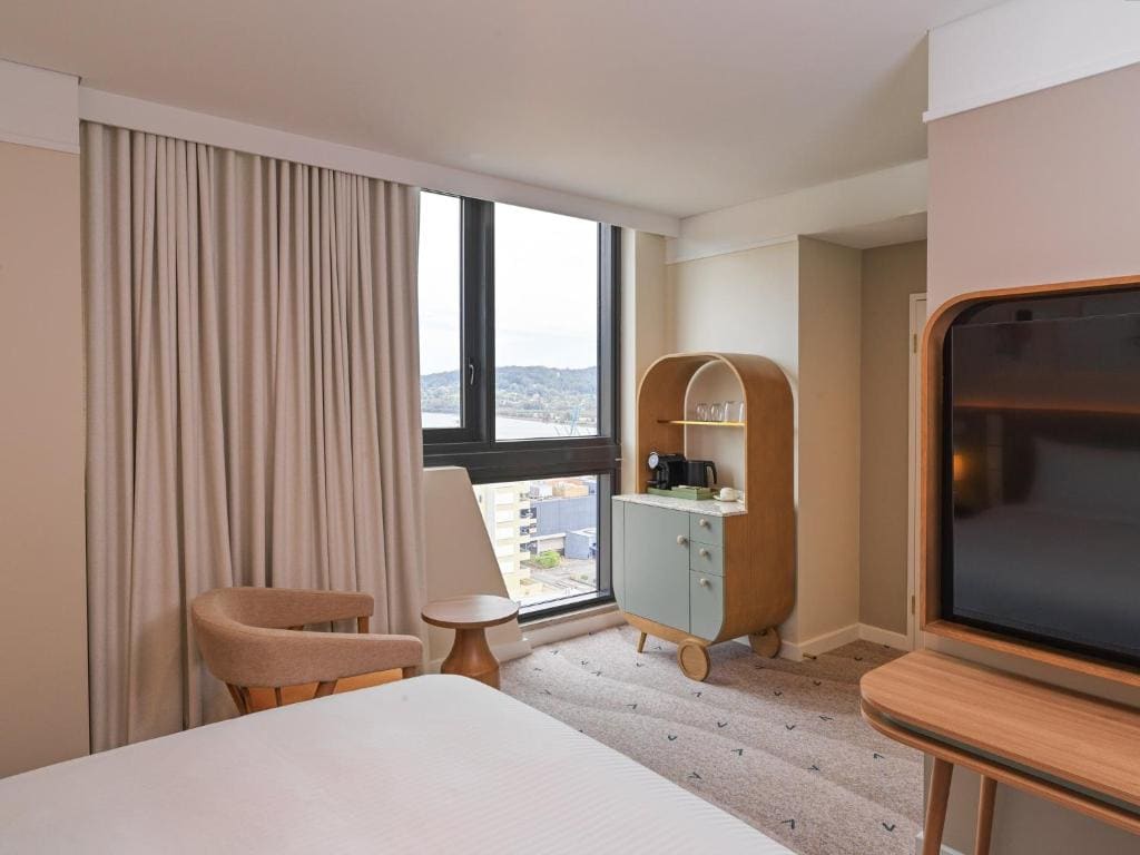 Standard King Room with Bay View room - Image 1
