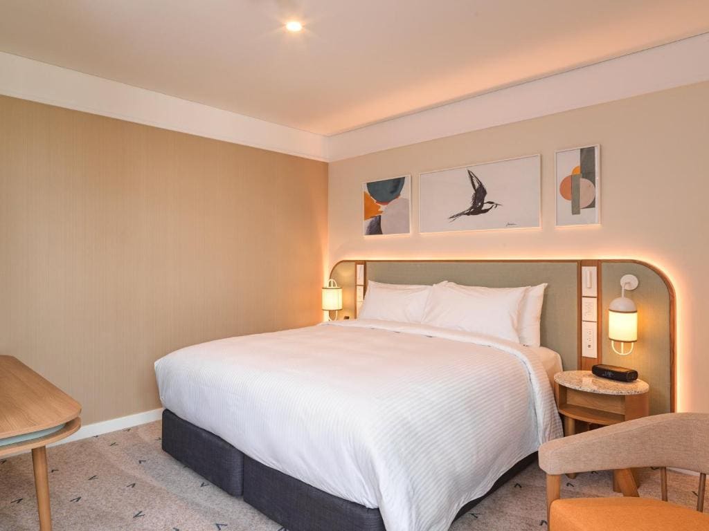 Standard King Room room - Image 3