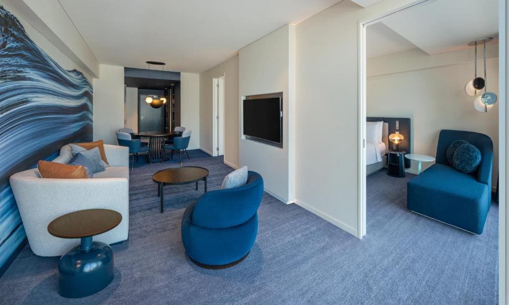 Deluxe Studio, Studio, 1 King, City view room - Image 1