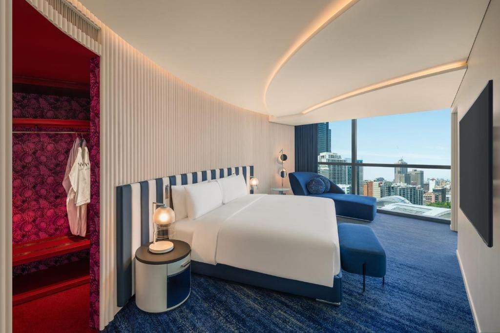 Urban Suite, 1 Bedroom Suite, 1 King, City view room - Image 1