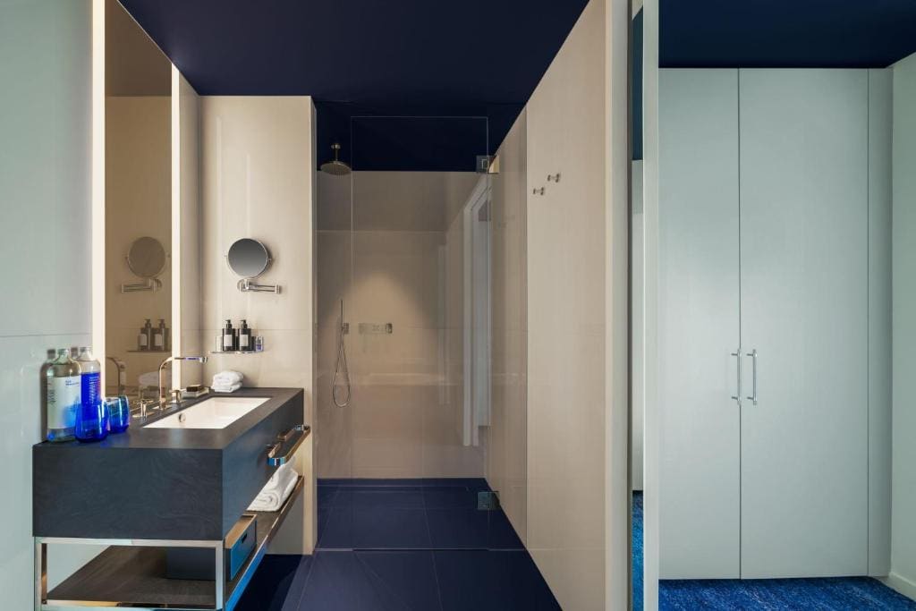 Superior Studio, Studio, 1 King, Darling Harbour view room - Image 3