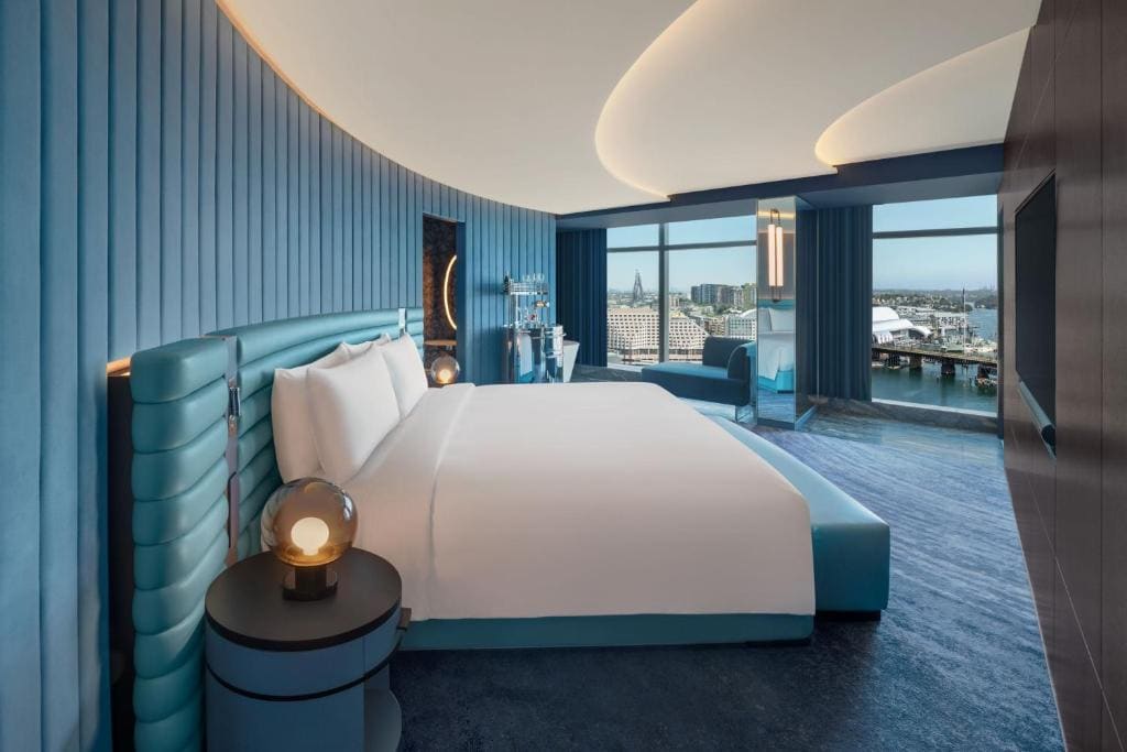 Penthouse II, 1 Bedroom Suite, 1 King, Darling Harbour view room - Image 3