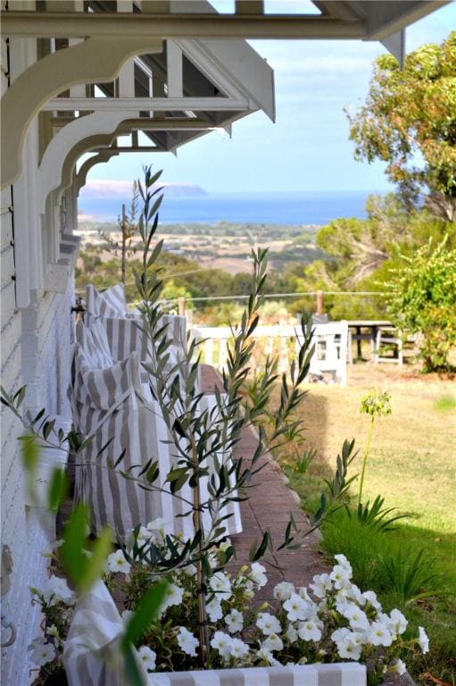 Double Room with Garden View room - Image 3