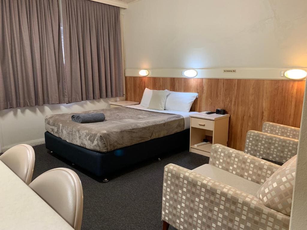 Deluxe Queen Room room - Image 3