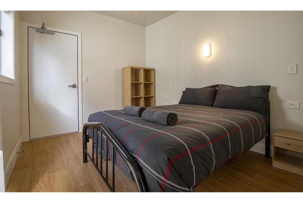 Economy Lodge Motel Room room - Image 2