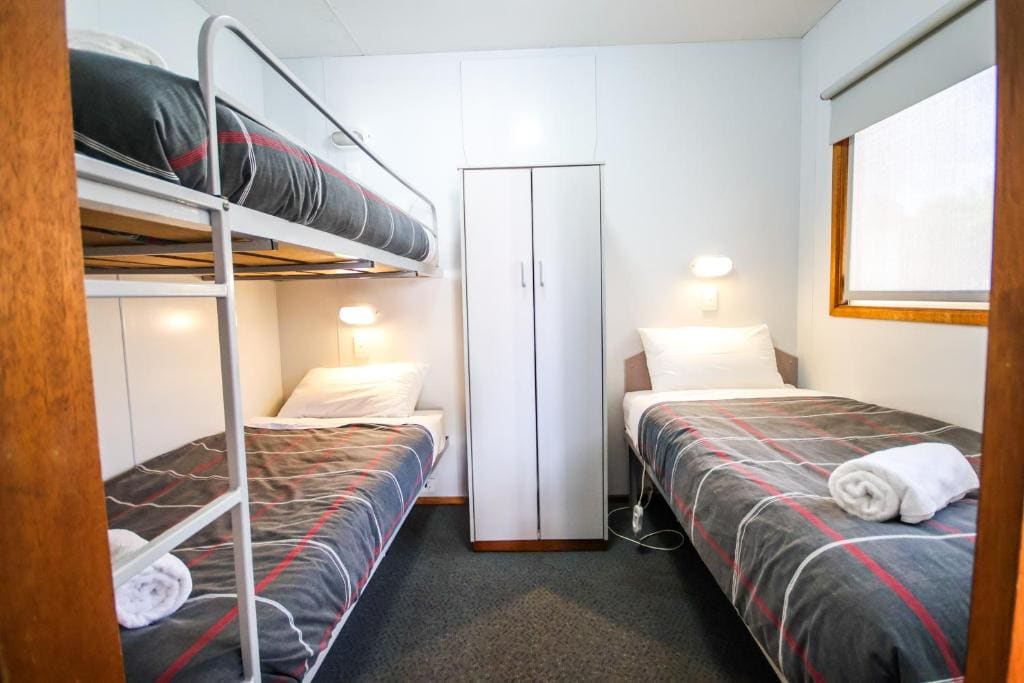 Superior Two-Bedroom Cabin - No Pets Allowed room - Image 2