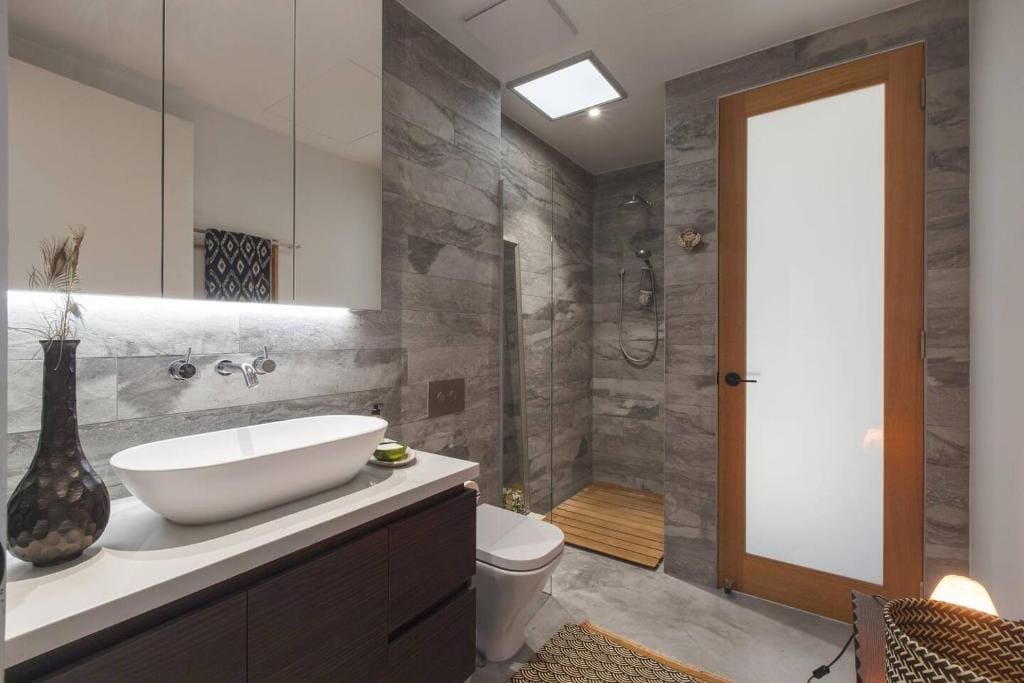One-Bedroom Apartment room - Image 1