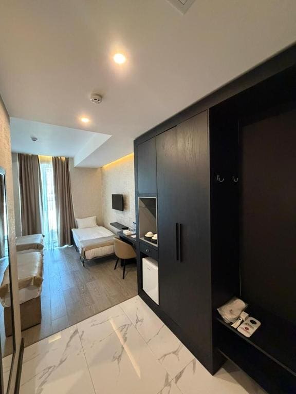 Classic Triple Room room - Image 3