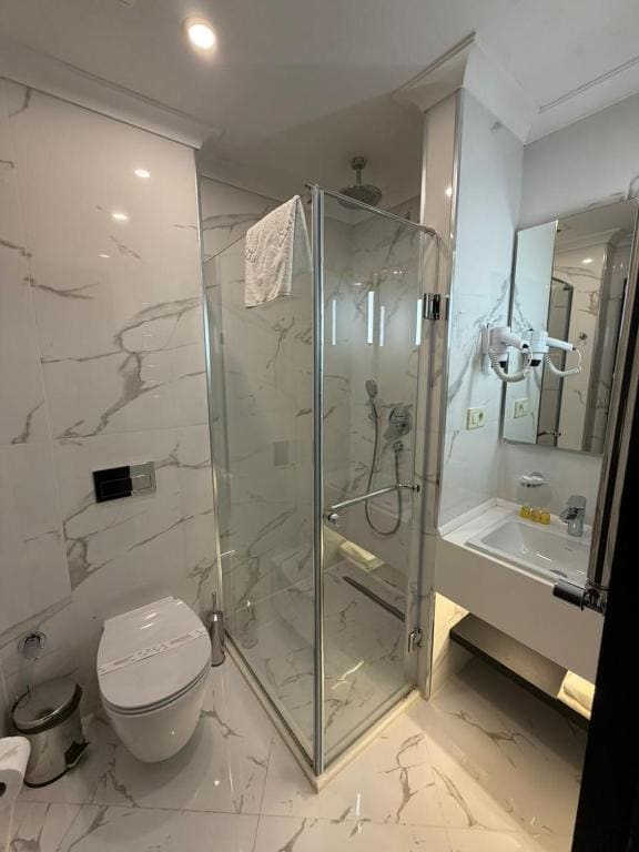 Classic Triple Room room - Image 2