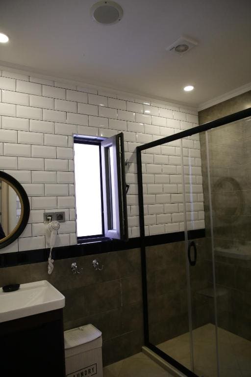 Deluxe Family Suite room - Image 2