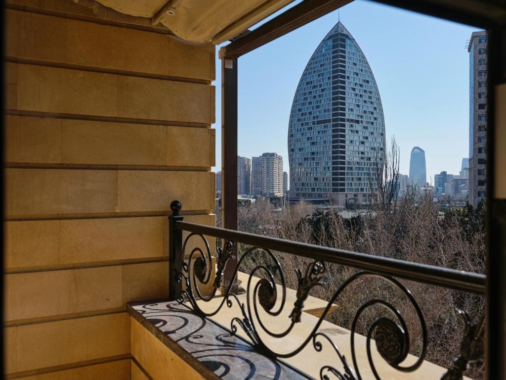 Junior Suite with Balcony room - Image 3