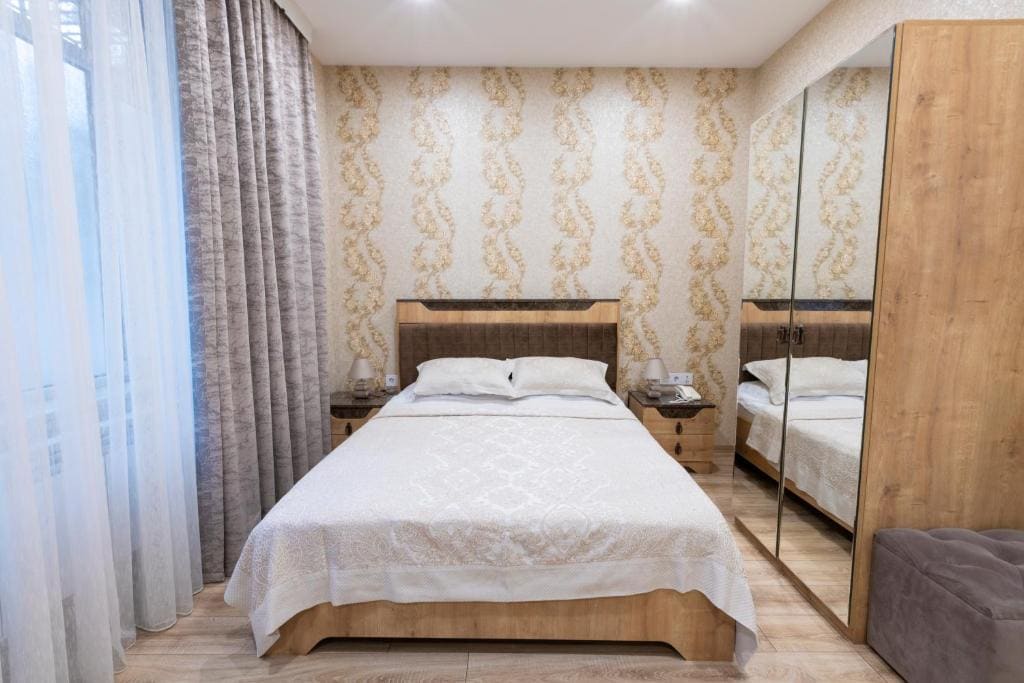 Deluxe Double Room with Shower room - Image 1