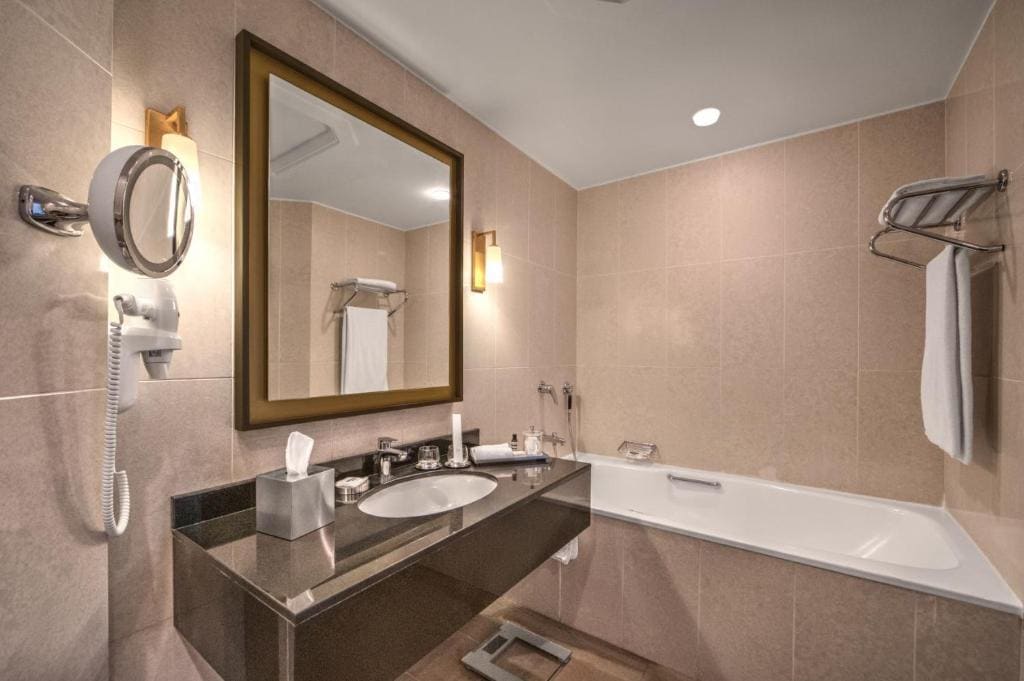 King Room - Club Access room - Image 2