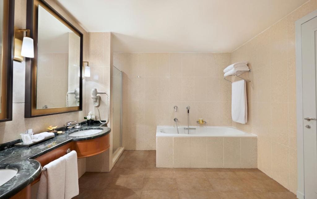 King Suite room - Image 2