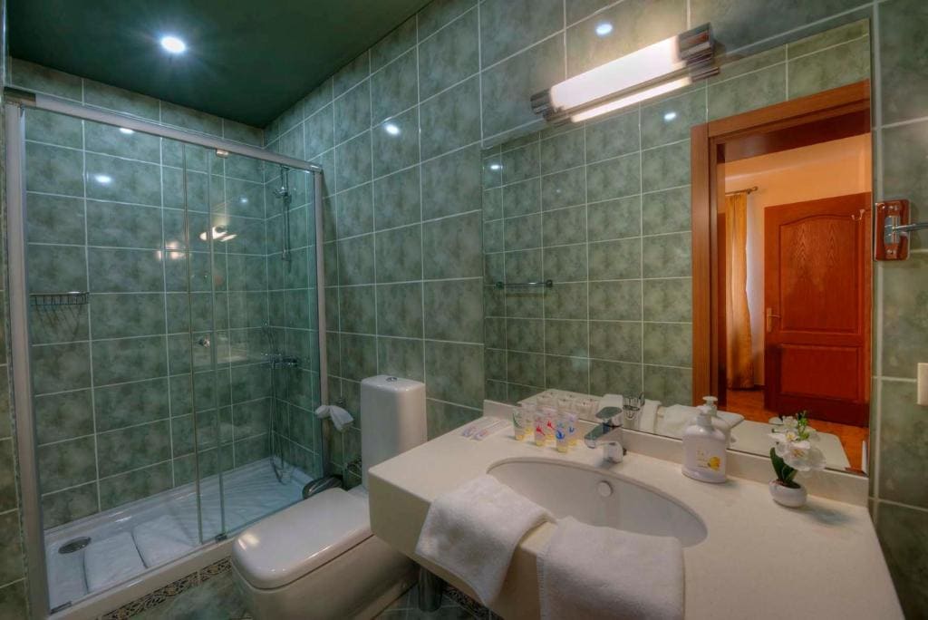 Apartment with Pool View room - Image 2