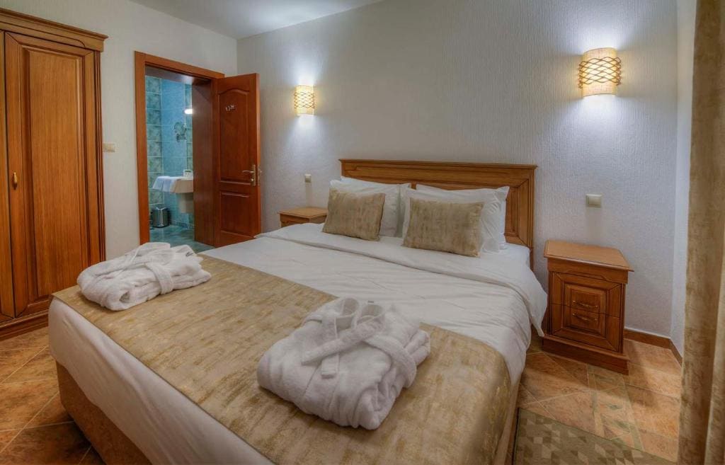Deluxe Double Room with Balcony room - Image 1