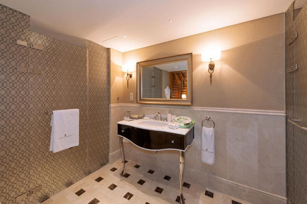 Superior Villa room - Image 3