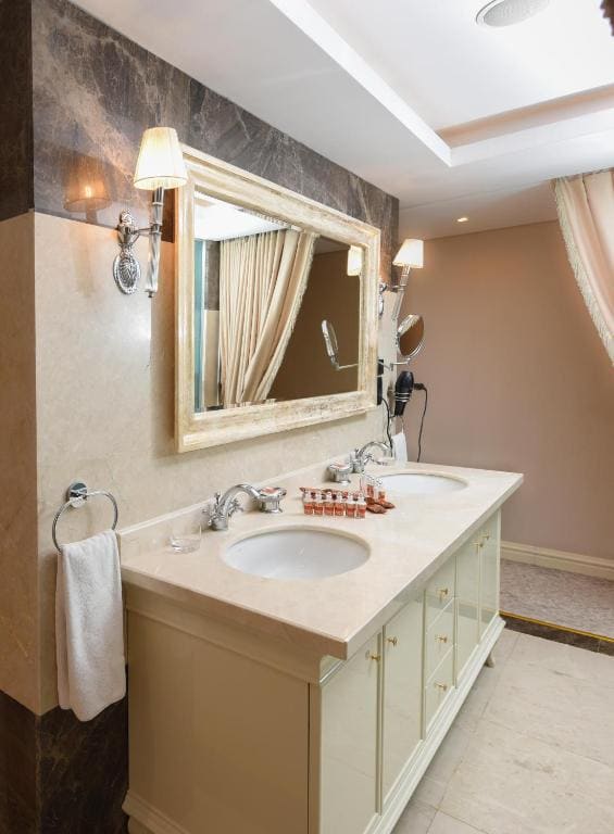 Honeymoon Suite room - Image 3