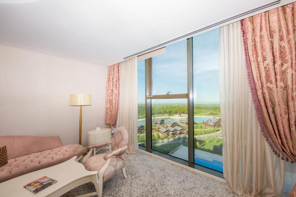 Honeymoon Suite room - Image 1
