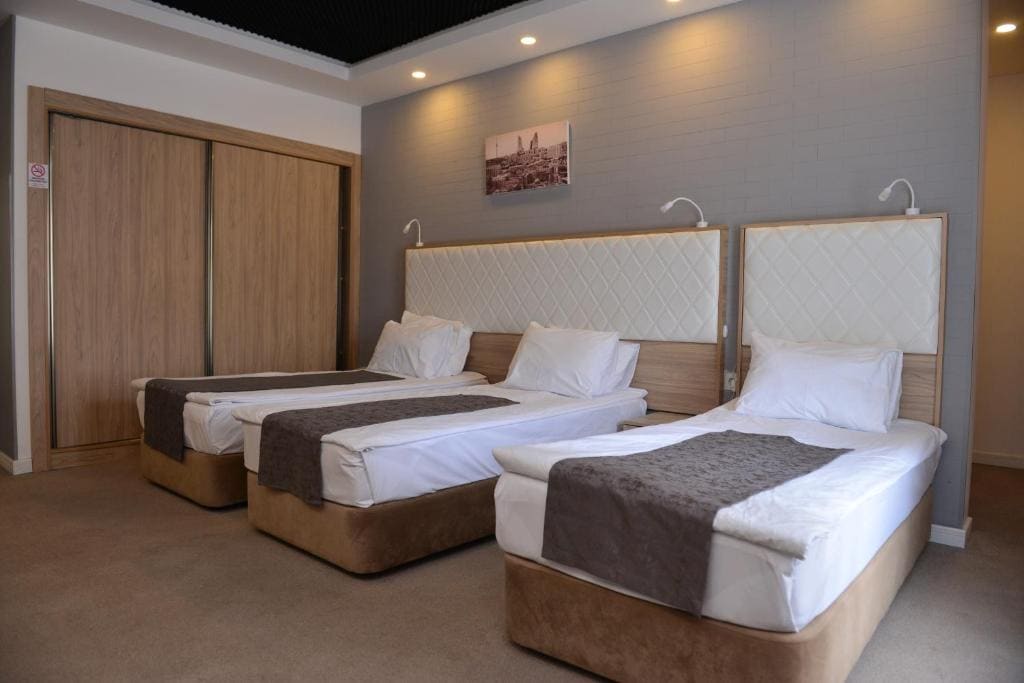 Standard Triple Room room - Image 1
