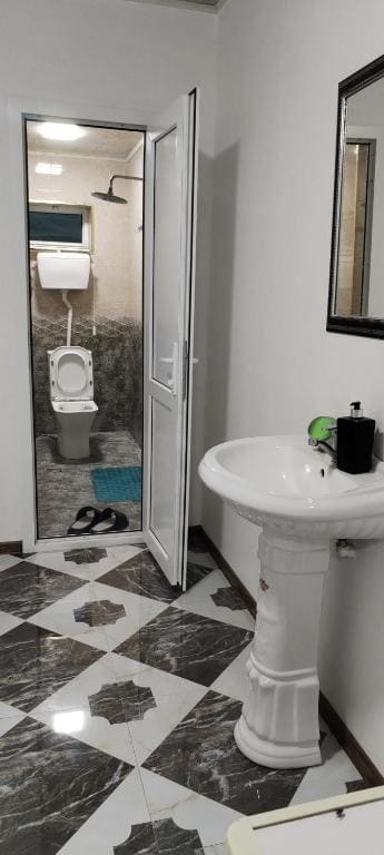 Standard Quadruple Room room - Image 3