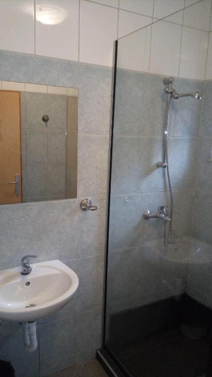 Budget Triple Room room - Image 3