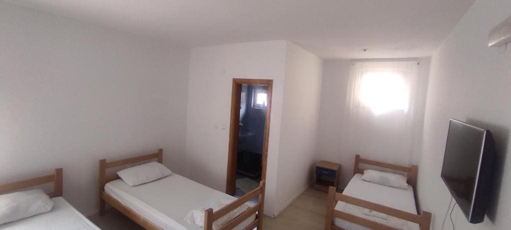 Budget Triple Room room - Image 2