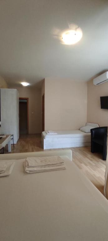 Comfort Triple Room room - Image 3