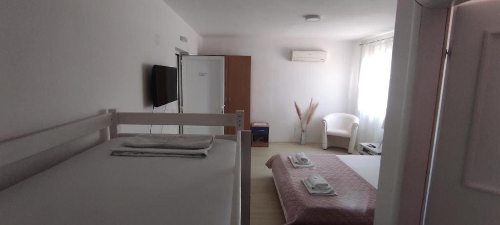Deluxe Family Room room - Image 1