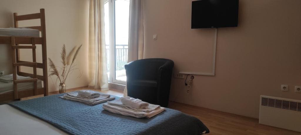 Quadruple Room with Balcony room - Image 2