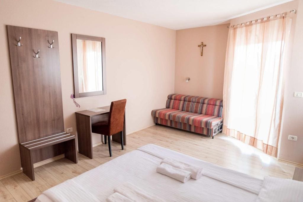 Quadruple Room with Balcony room - Image 1