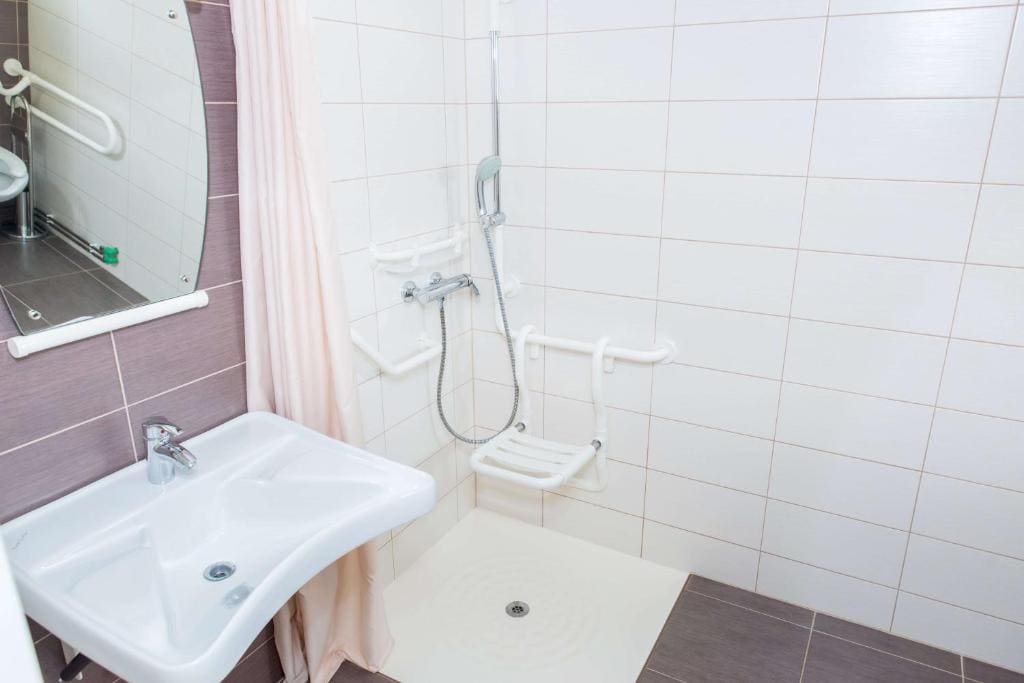 Twin Room - Disability Access room - Image 2
