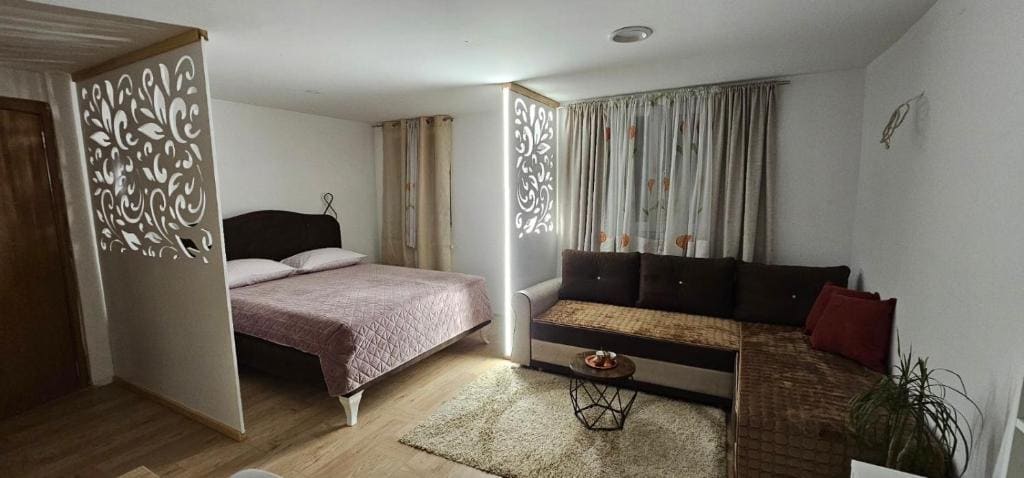Deluxe King Studio room - Image 3