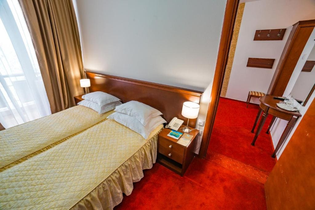 Classic Quadruple Room room - Image 1