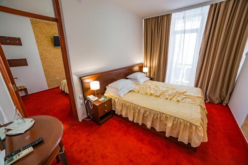 Classic Quadruple Room room - Image 2