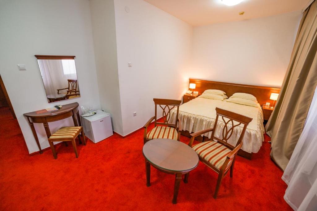 Classic Triple Room room - Image 3