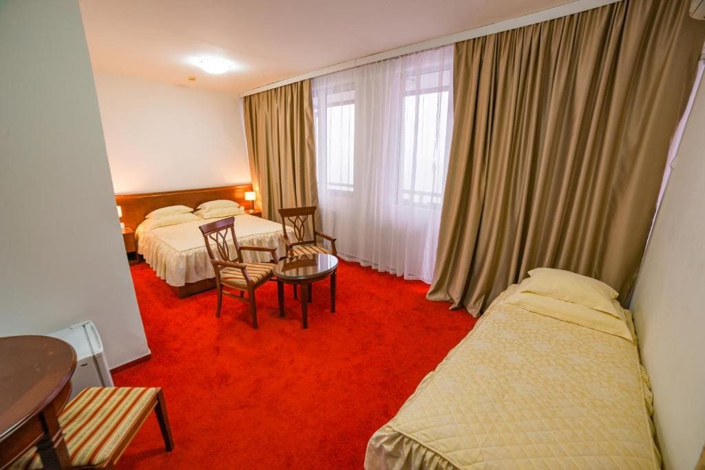 Classic Triple Room room - Image 2